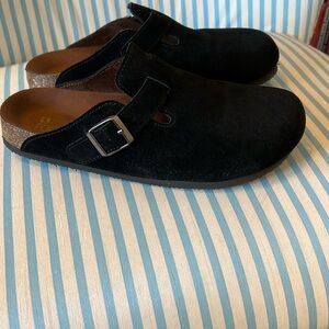 White Mountain Black Suede women’s Slip-On clog size 8 like new